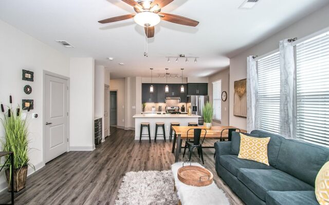 Rooftop Pool, Views, Close to Shops & Dining 1131