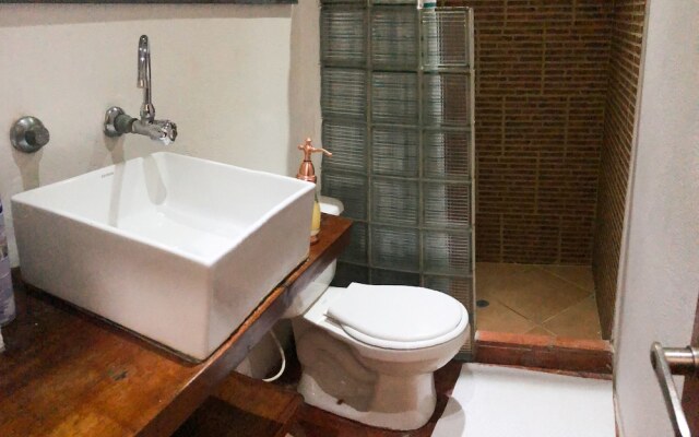 Trendy 4BR 2BA House Family Friendly