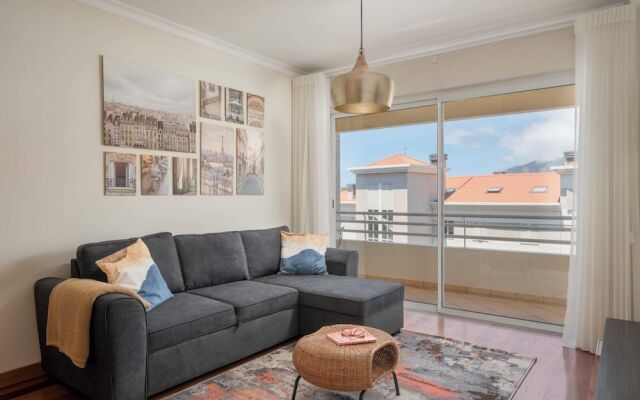 Apartment With Pool, Ajuda IV