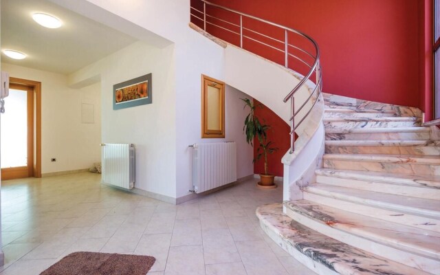 Beautiful Home in Rijeka With Wifi and 5 Bedrooms