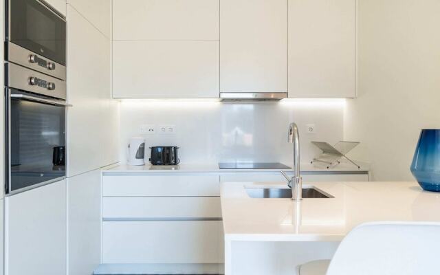 Modern 1BD w AC & Balcony