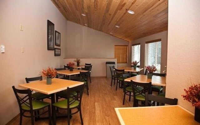 River House Inn, a Baymont by Wyndham