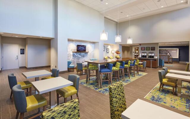 Hampton Inn & Suites Sacramento at Csus