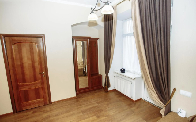 Apartment near Museum