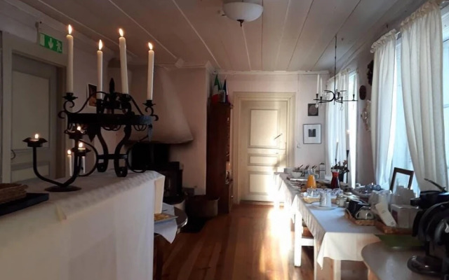 Frägsta Hälsingegård Bed & Breakfast