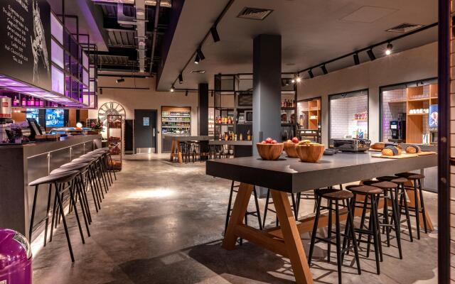 MOXY London Heathrow Airport