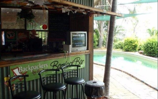 Backpackers By The Bay