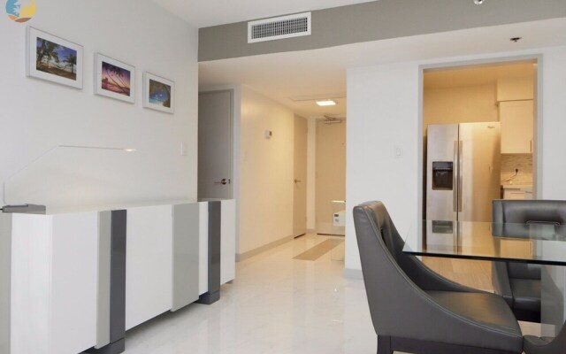 Alexander 1121 3 Bedroom Apts by RedAwning