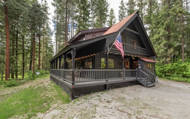 Thyme Out 2 Bedroom Home by NW Comfy Cabins by RedAwning