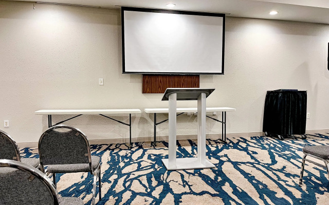 Comfort Suites Oil Center