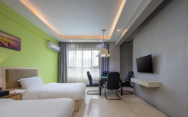 Junyue Business Hotel — hotel in Lingao