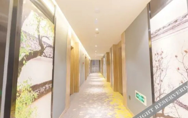 Super 8 Collection Hotel (Fuyang Wuyue Plaza)