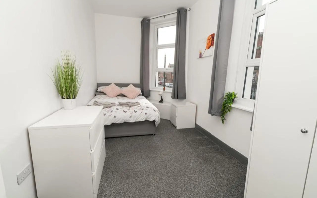 Stunning 2 Bedroom Apartment in Fleetwood