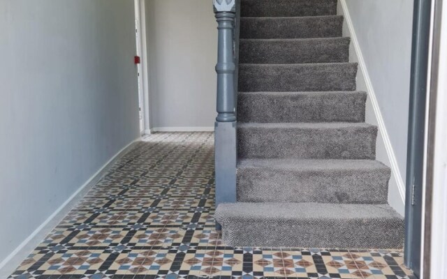 Luxury Apartment - Free Wi-fi & Parking NO Deposit
