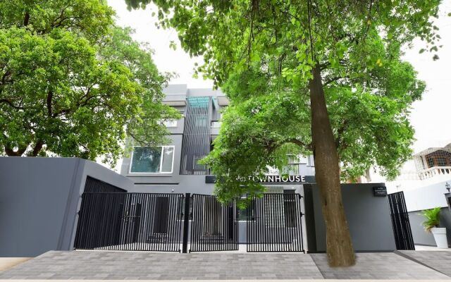 Oyo Townhouse 120 Shushant Lok