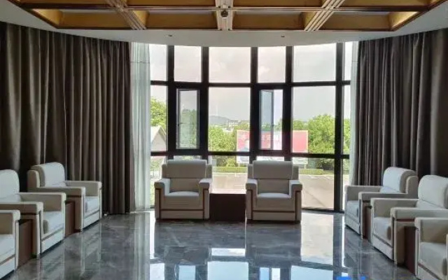 Zhonglu Hotel (Lushan Bailu Avenue)