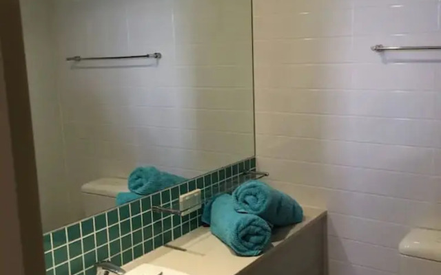 Modern 2 Bedroom Ocean View Apartment In Burleigh Heads