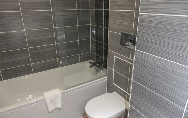 Burleigh Court Hotel