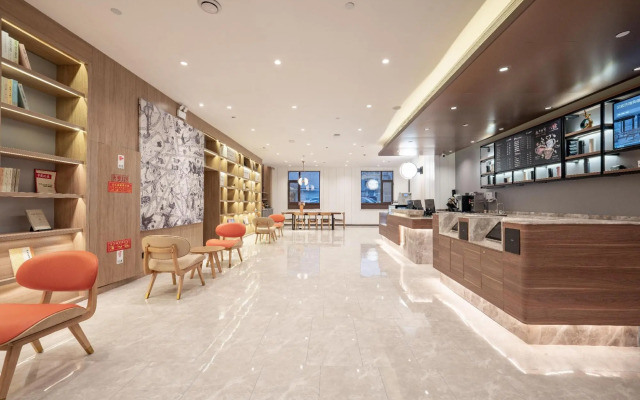 HanTing Hotel (Jinan Yingxiongshan Road Luneng Lingxiu Cheng)