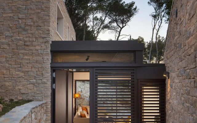 Vale Residence - exclusive & private property by the sea