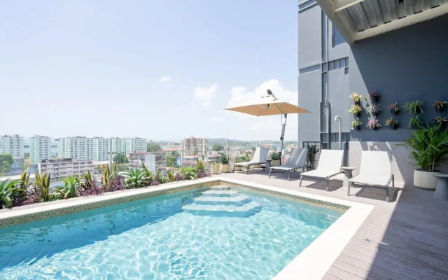 w Exceptional 1BR With Balcony in Casco View