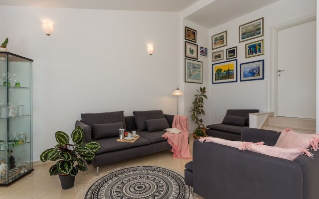 Villa Lola