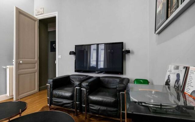 Lovely Mezzanine Apartment Near Buttes Chaumont Park