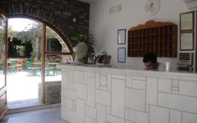 Louiza Hotel