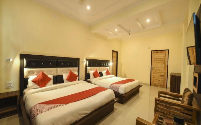 Raku's Place by OYO Rooms