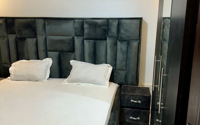 Star Light Apt #3 - The Retreat Apartments
