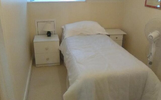 Anchor b & b