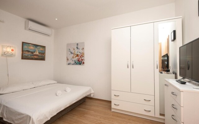 Awesome Apartment in Makarska With Wifi