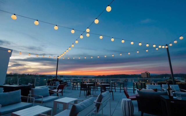 The Highlander at Radford, Tapestry Collection by Hilton