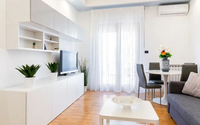 Bright flat next to the Vomero