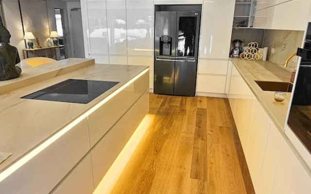 Luxus Neubau 170m2 Loft mit Pool Garten