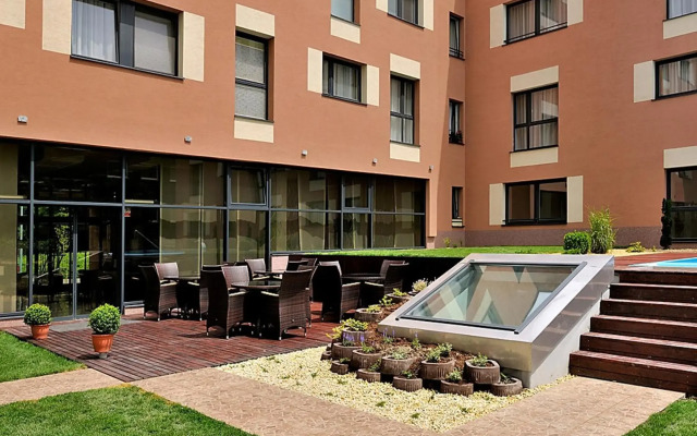 Melrose Apartments 2