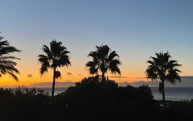 Calahonda Elegance With Pool And Sea View