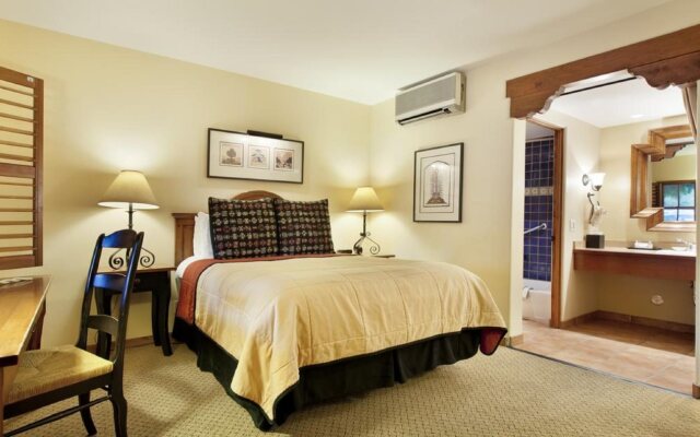 Piñon Court By La Fonda