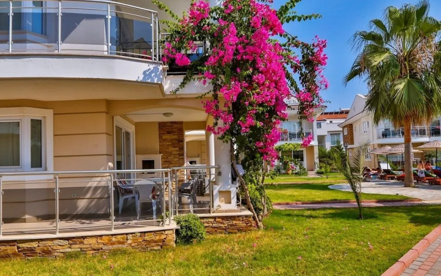 Golden Life Blue Green Residence