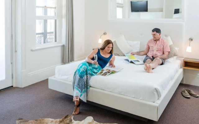 Seawall Apartments