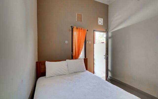 OYO Life 92838 Kost Ibu Surya