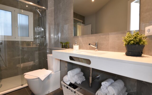 Liceu in Barcelona with 2 bedrooms and 1 bathrooms