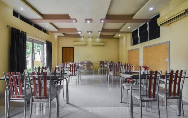 OYO 62127 Ritz Rivera