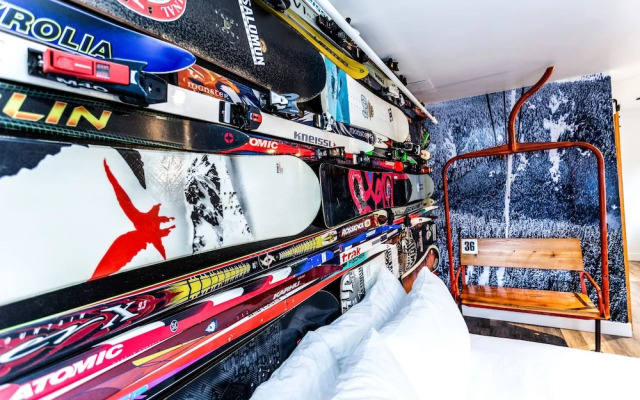 Crash Hotel Squamish