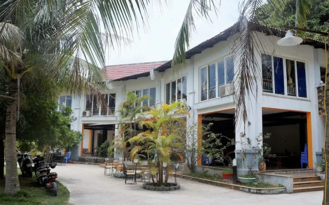 Tung Thu Beach Bungalow