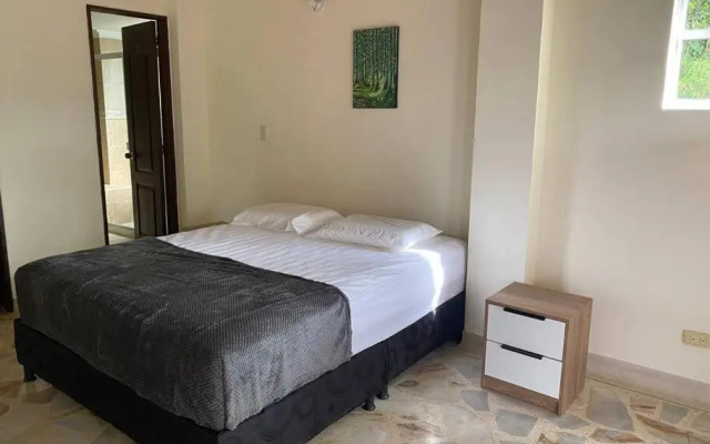 Casa con parking y terraza en sector exclusivo