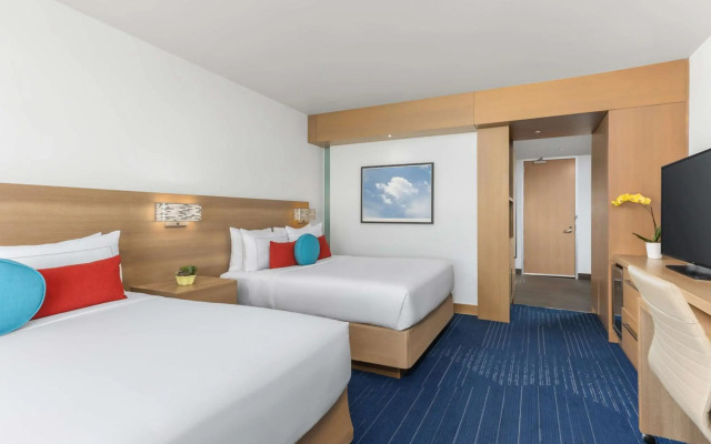 The Art Hotel Denver, Curio Collection by Hilton