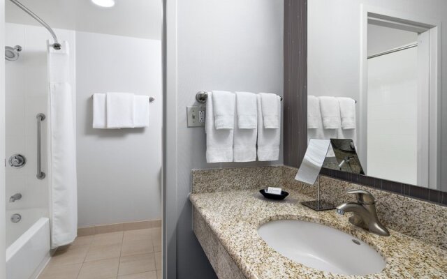 Courtyard Pittsburgh Airport