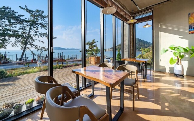 Yeosu Fisterra Spa Poolvilla