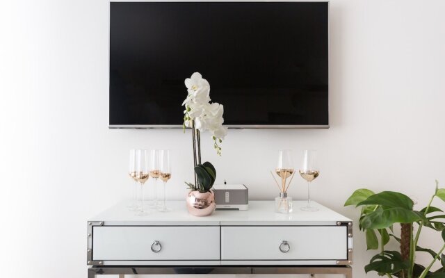 Chic & Newly Refurbished Townhouse in Bath
